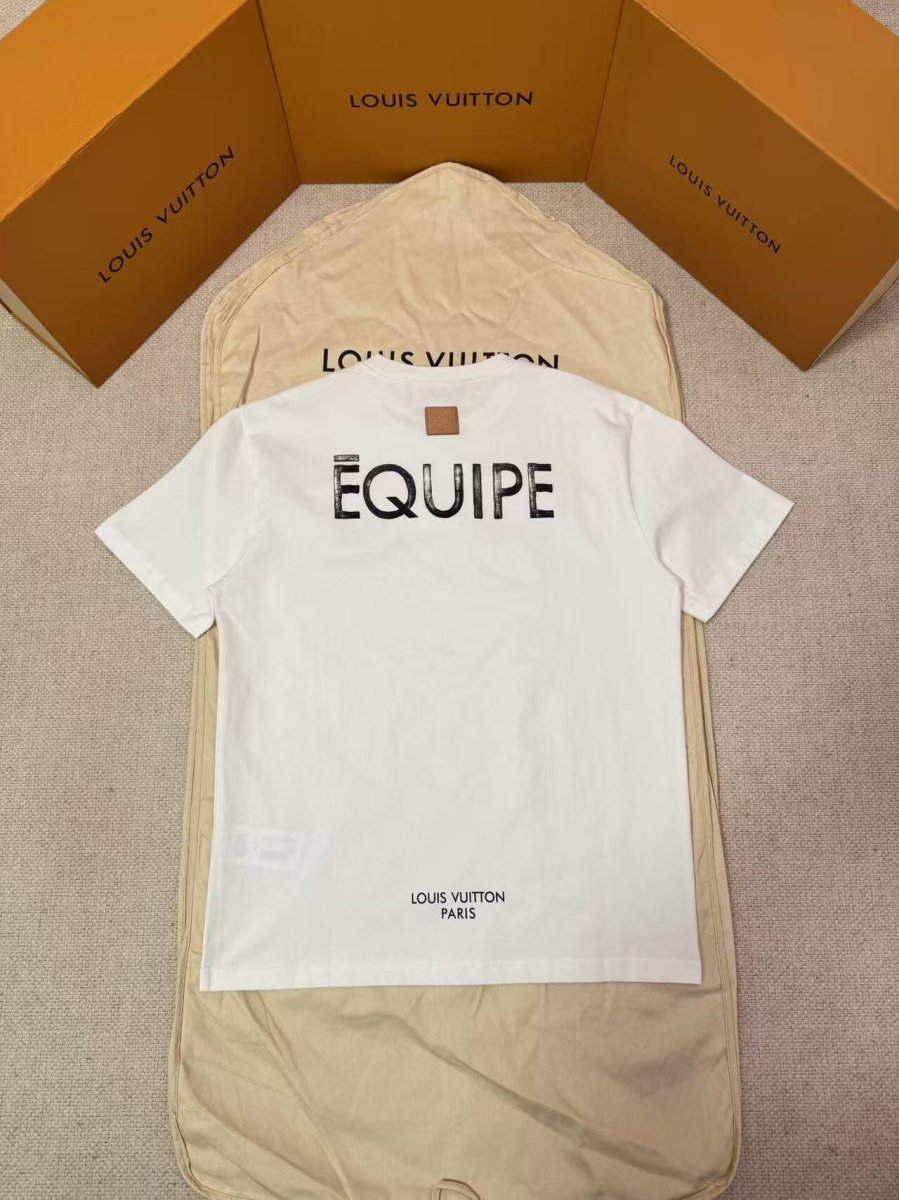 Louis Vuitton White L.V.M. Printemps-Été 2026 Pompidou Graphic T-Shirt - Image 3